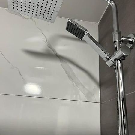 004- Brand New 1 Bedroom Apartment F1 伊灵 外观 照片