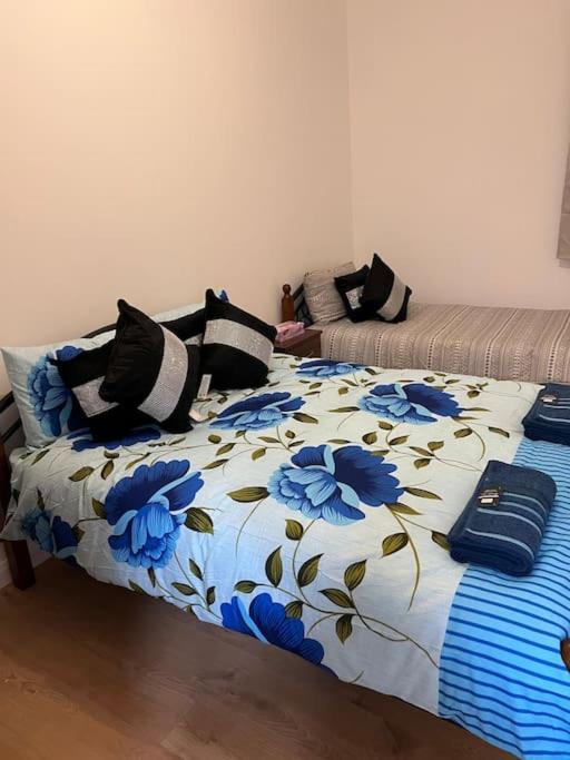 004- Brand New 1 Bedroom Apartment F1 伊灵 外观 照片