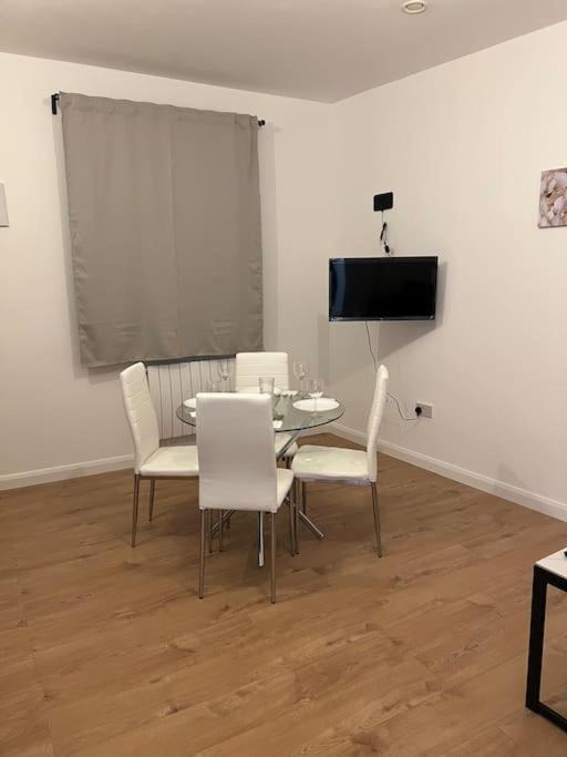 004- Brand New 1 Bedroom Apartment F1 伊灵 外观 照片
